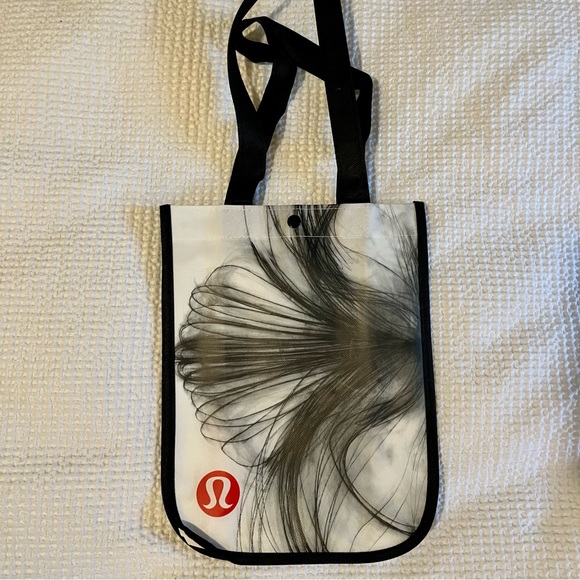 Lululemon tote bags- unique and vintage - Picture 4 of 16